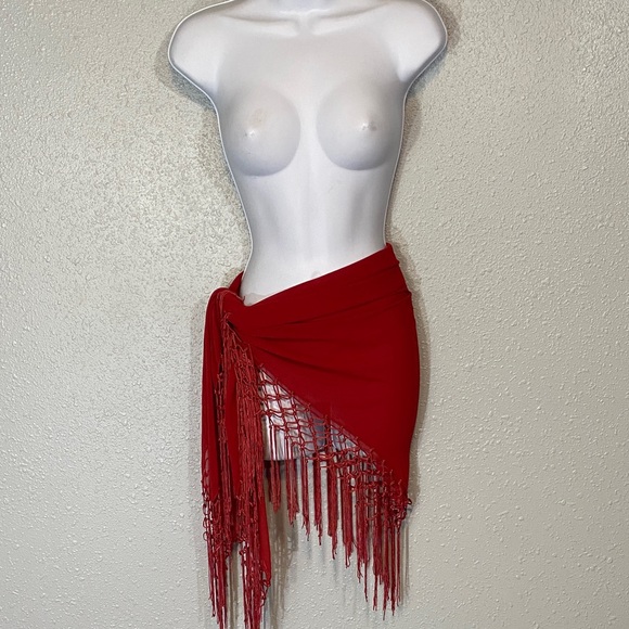 Elegant Red Fringe Shawl - Picture 4 of 4